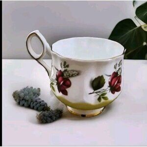Elizabethan Fine‎ Bone China Cup w/ Gold Trim Made In England 4185 Rose Pattern